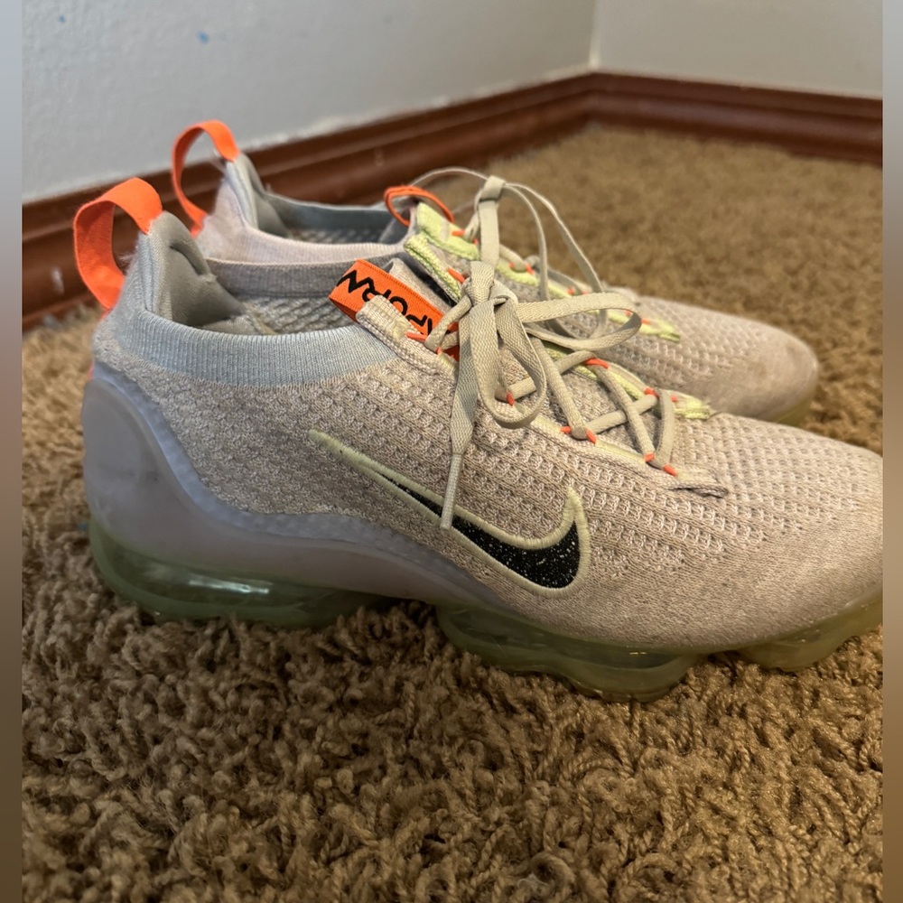 Women’s Nike vapor max shoes size 8.5